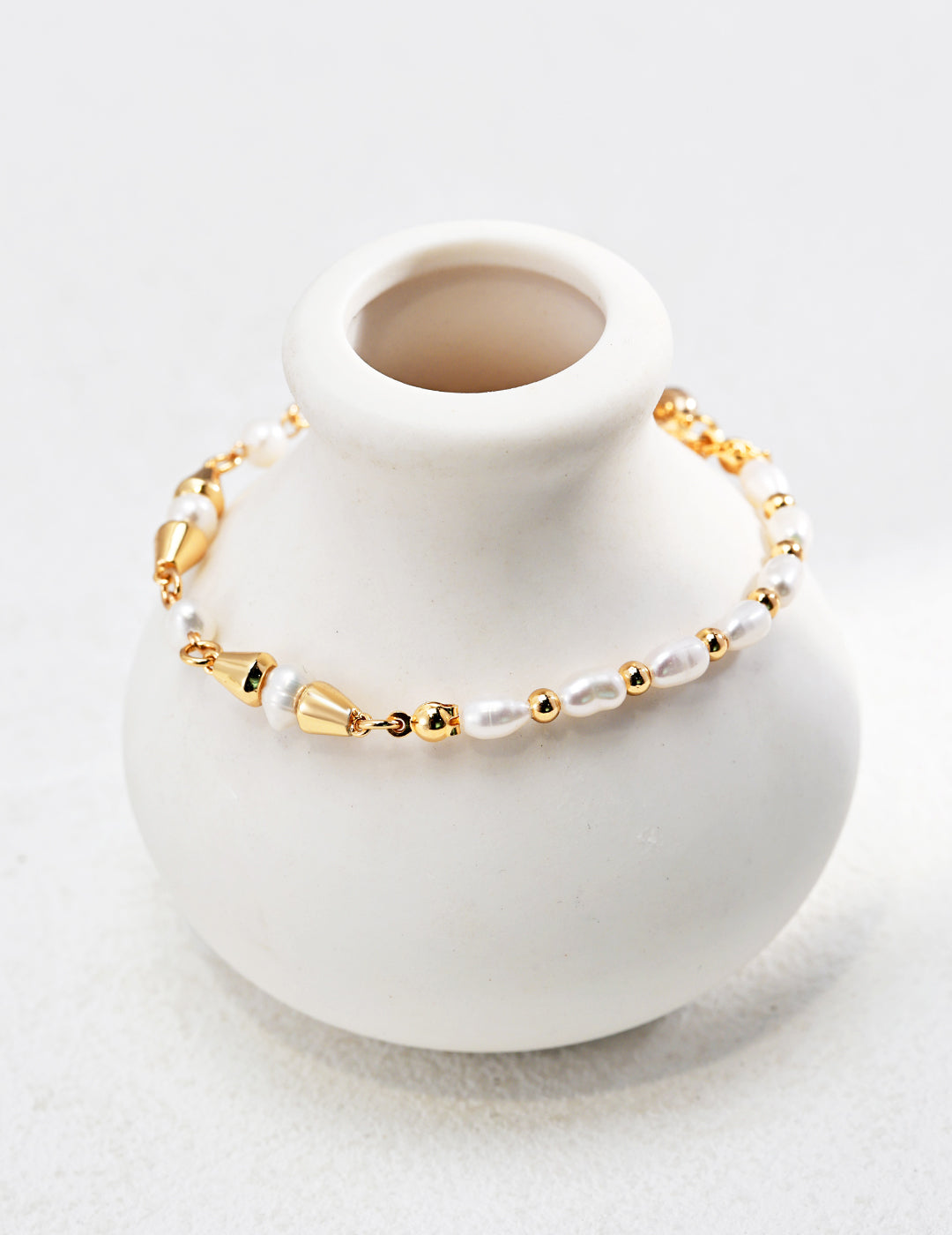 Flow Pearl Bracelet