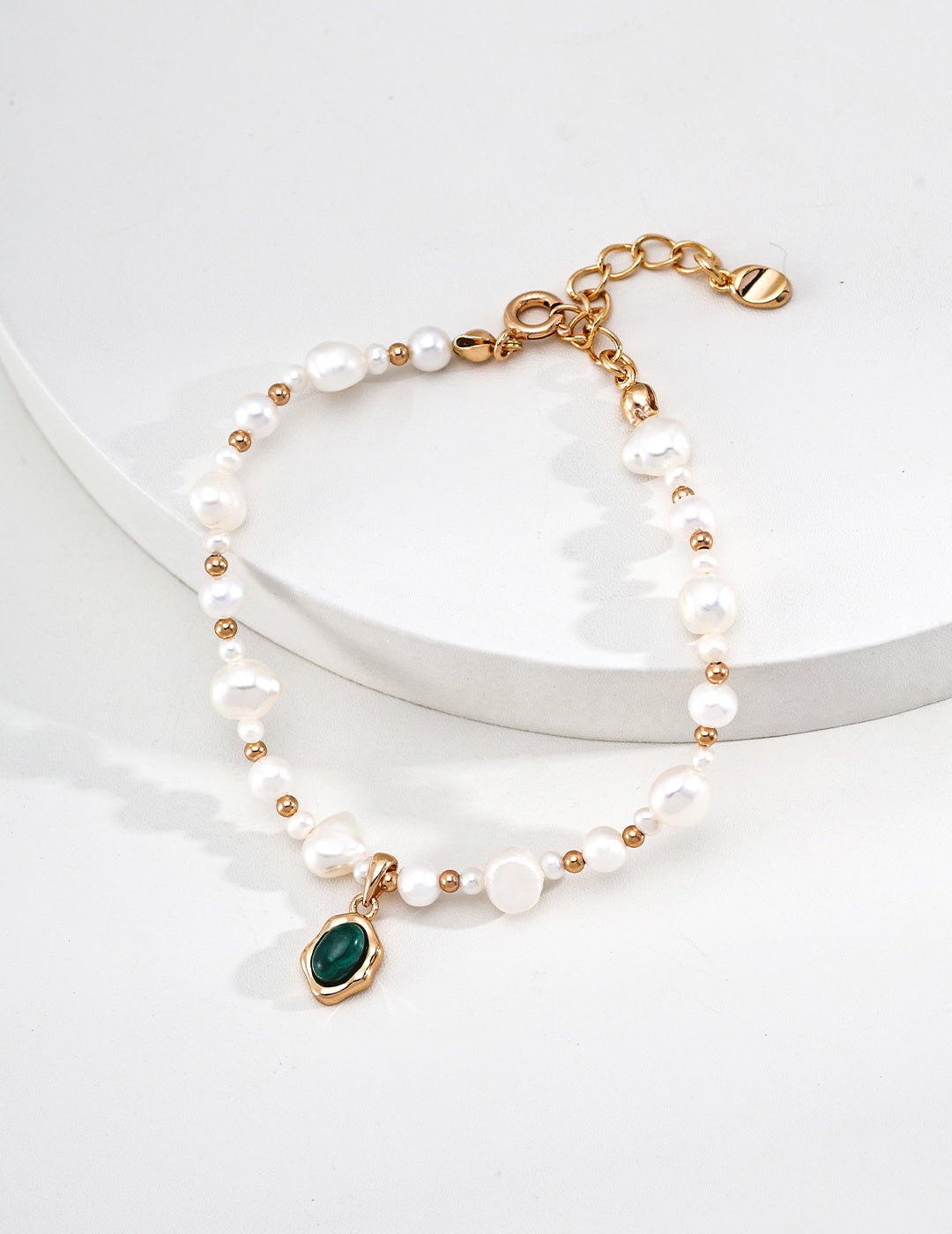 Vintage-gold sterling silver bracelet with irregular natural pearls and an oval green malachite centerpiece in an irregular metal surround.