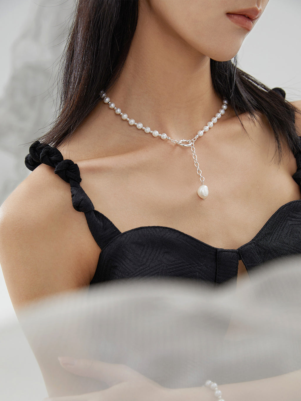 Refrain Pearl Necklace