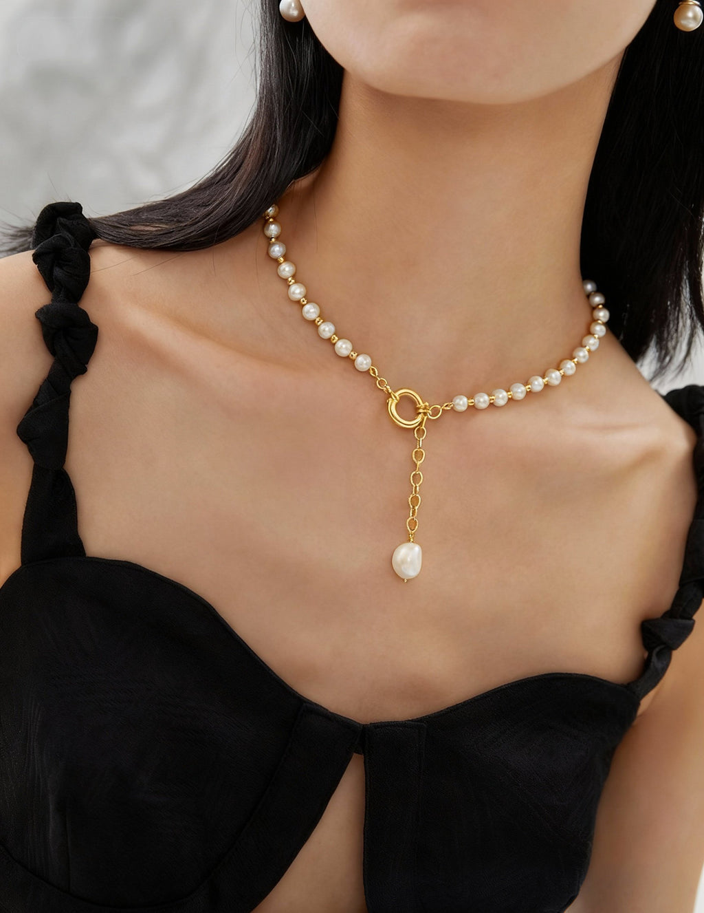 Refrain Pearl Necklace