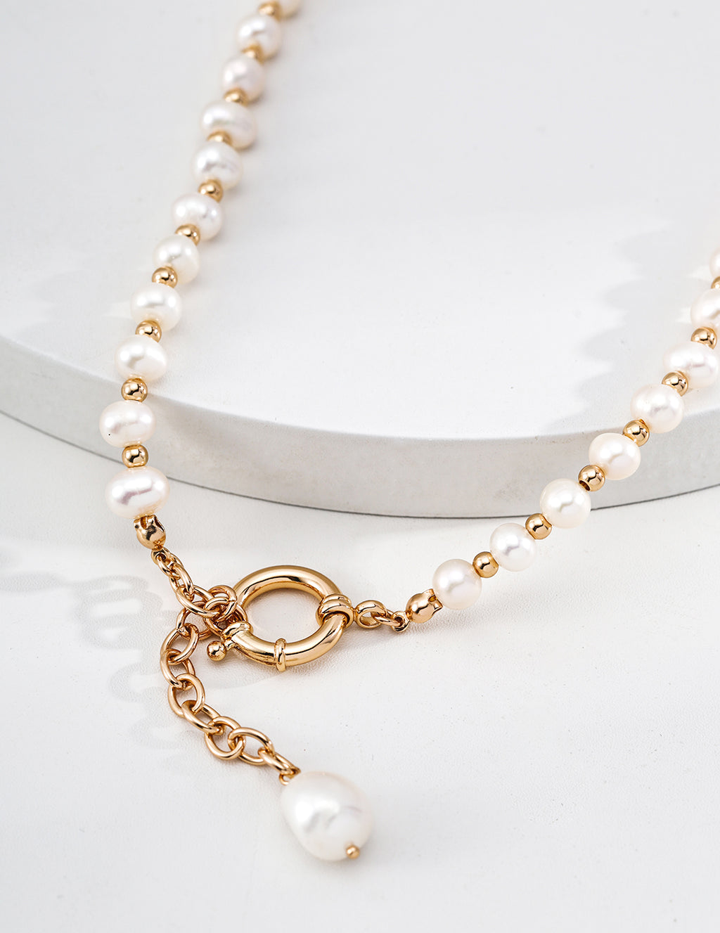 Refrain Pearl Necklace