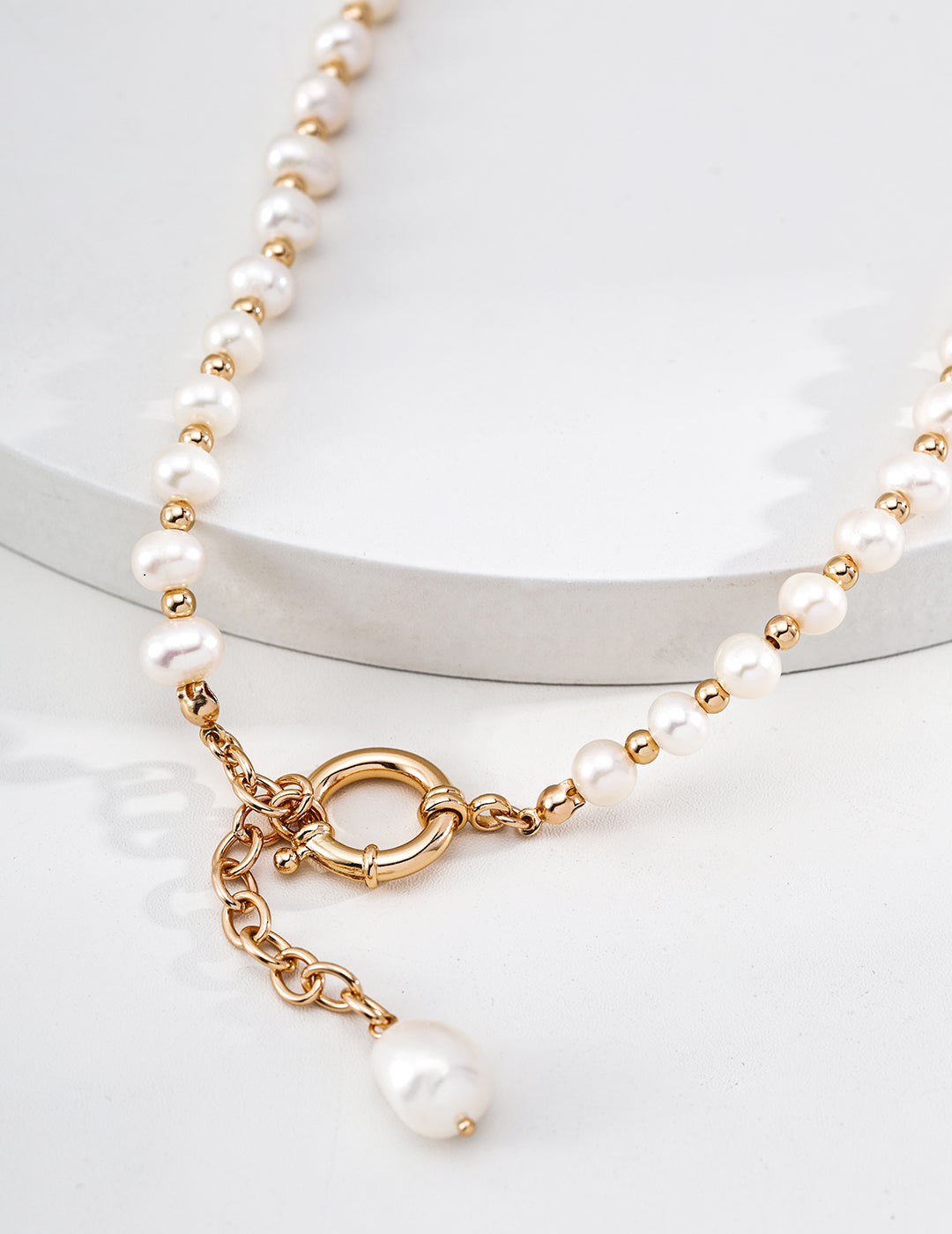 Refrain Pearl Necklace