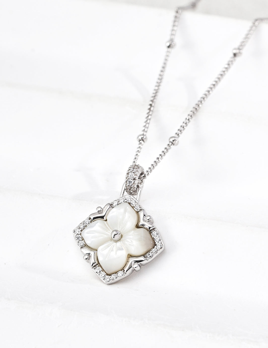 Clover Mother-of-Pearl Necklace