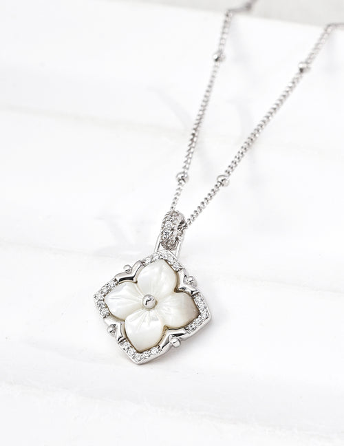 Clover Mother-of-Pearl Necklace